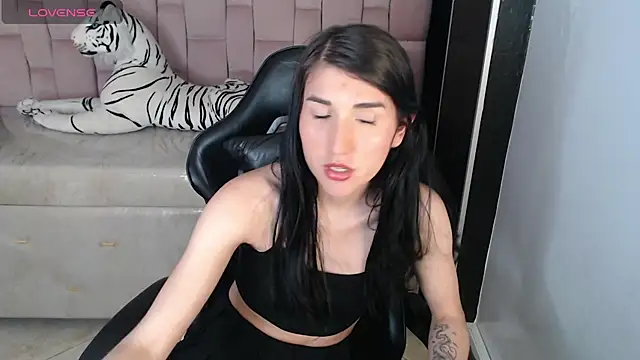 Snapshot of jesi_daniels_b chatting on 10, 12, 2024 jesi daniels b online show from 10, 12, 2024