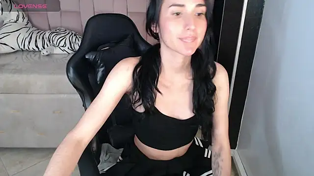 Snapshot of jesi_daniels_b chatting on 11, 12, 2024 jesi daniels b online show from 11, 12, 2024