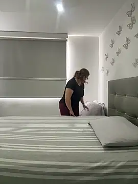 AntonellaAlondra4 online show from 29, 10, 2025