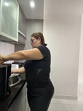 AntonellaAlondra4 online show from 16, 4, 2026