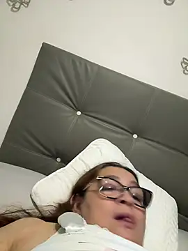 AntonellaAlondra4 online show from 7, 6, 2026