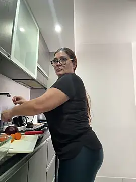 AntonellaAlondra4 online show from 7, 6, 2026