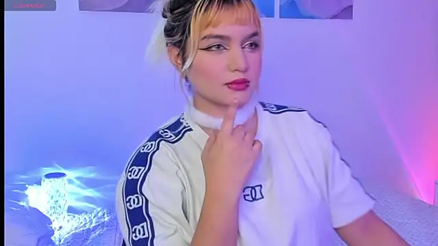 Snapshot of Pretty__zoe chatting on 19, 3, 2025 Pretty  zoe online show from 19, 3, 2025