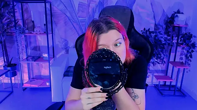 NielletaBlossom online show from 8, 3, 2025