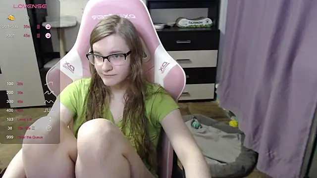 Snapshot of Tomato_Tease chatting on 29, 10, 2025 Tomato Tease online show from 29, 10, 2025
