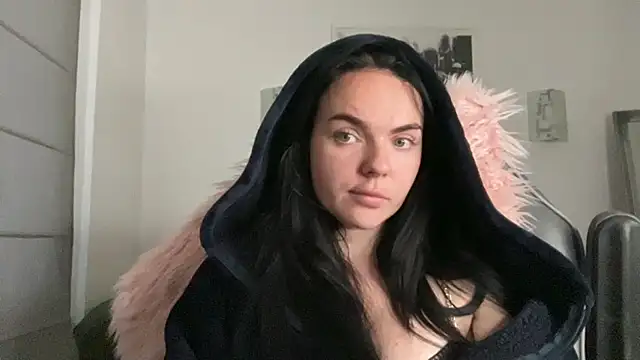 yorkshiregal online show from 4, 12, 2024