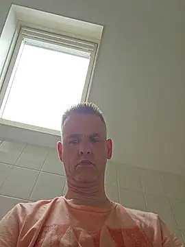 Snapshot of Hectorthyssen1 chatting on 4, 8, 2026 Hectorthyssen1 online show from 4, 8, 2026