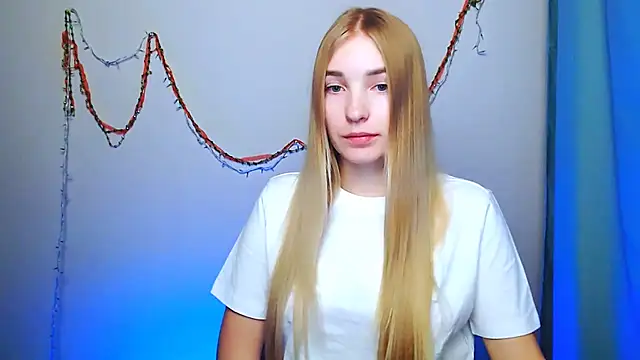 Snapshot of Queen_ofLove chatting on 19, 12, 2025 Queen ofLove online show from 19, 12, 2025