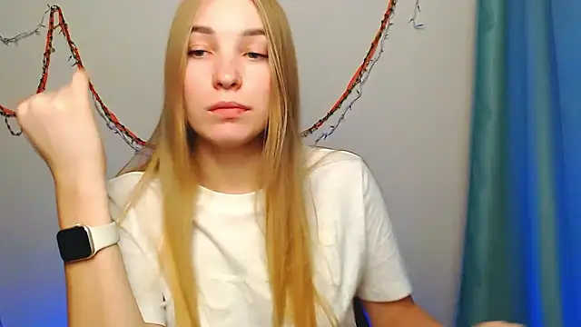 Snapshot of Queen_ofLove chatting on 8, 1, 2026 Queen ofLove online show from 8, 1, 2026