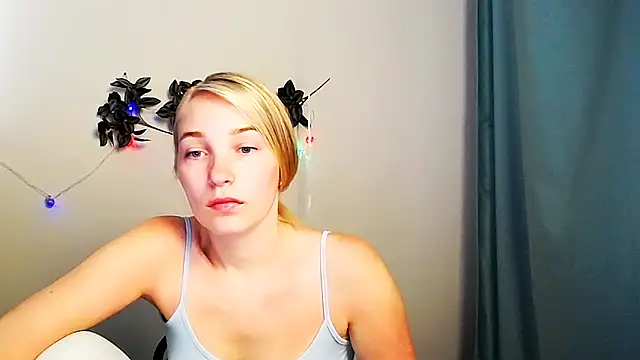 Snapshot of Queen_ofLove chatting on 16, 5, 2026 Queen ofLove online show from 16, 5, 2026