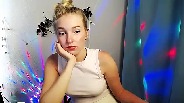 Snapshot of Queen_ofLove chatting on 24, 5, 2026 Queen ofLove online show from 24, 5, 2026