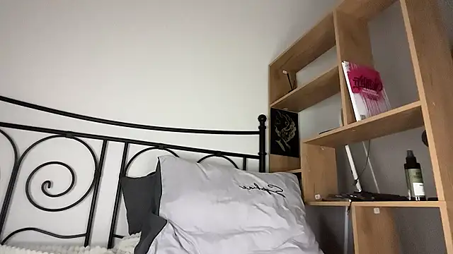 Kim Oberlin  online show from 7, 4, 2026