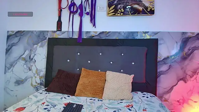 couple lovelyds online show from 10, 4, 2026