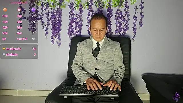 Snapshot of yazforeSolo chatting on 10, 2, 2026 yazforeSolo online show from 10, 2, 2026