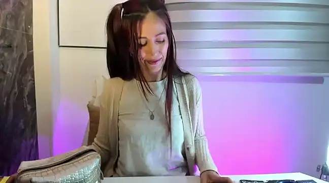 Snapshot of catt_evans1 chatting on 7, 12, 2024 catt evans1 online show from 7, 12, 2024