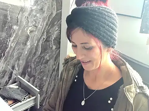 Snapshot of catt_evans1 chatting on 28, 12, 2024 catt evans1 online show from 28, 12, 2024