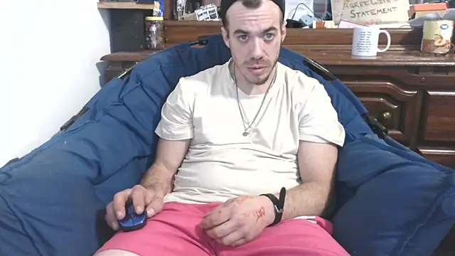 Snapshot of ScubaStevex chatting on 7, 2, 2025 ScubaStevex online show from 7, 2, 2025