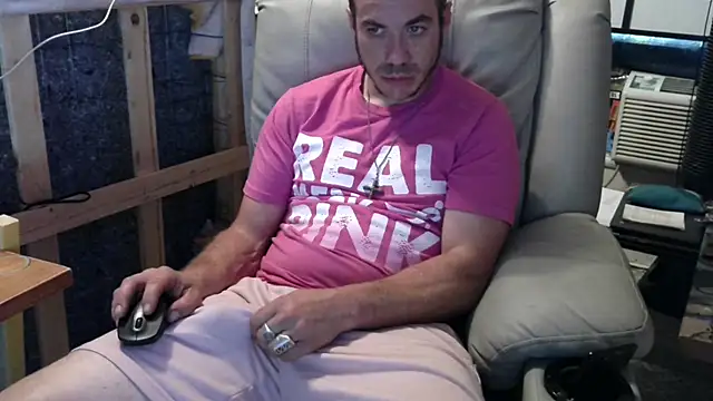 Snapshot of ScubaStevex chatting on 9, 10, 2025 ScubaStevex online show from 9, 10, 2025