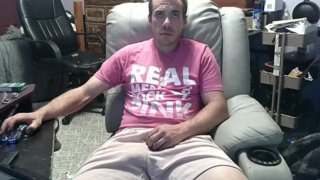 Snapshot of ScubaStevex chatting on 28, 10, 2025 ScubaStevex online show from 28, 10, 2025