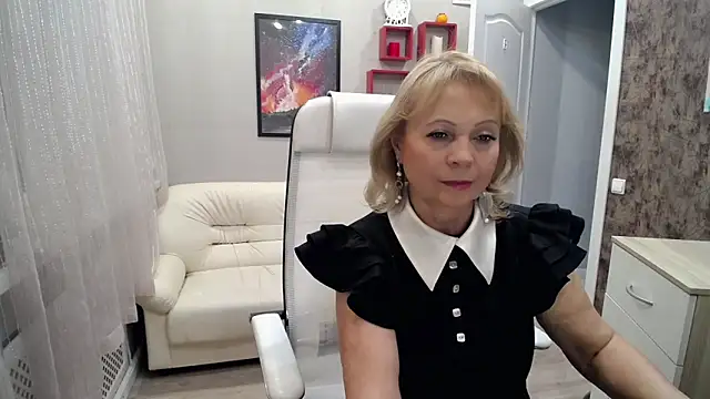 Milla Cutie18 online show from 30, 10, 2025