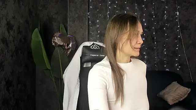 Lillian White online show from 25, 3, 2026