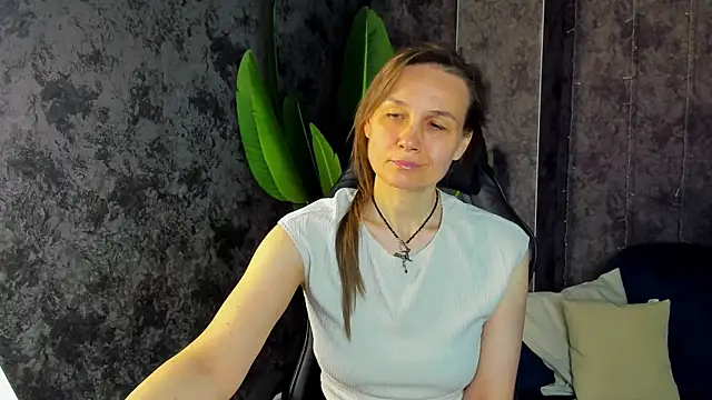 Snapshot of Lillian_White chatting on 6, 5, 2026 Lillian White online show from 6, 5, 2026