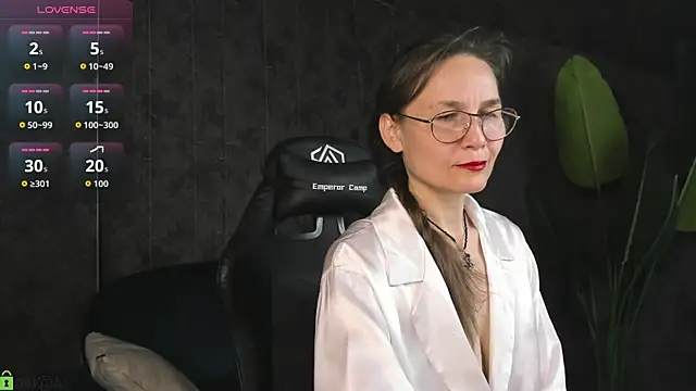 Snapshot of Lillian_White chatting on 3, 6, 2026 Lillian White online show from 3, 6, 2026