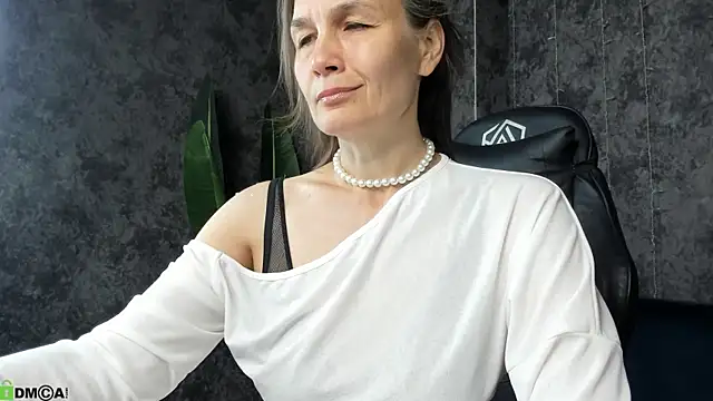 Snapshot of Lillian_White chatting on 15, 7, 2026 Lillian White online show from 15, 7, 2026