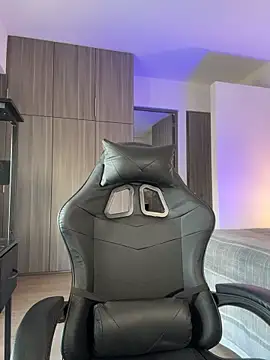 SophieRaily  online show from 11, 11, 2025