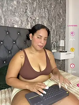 Snapshot of Violetrousse chatting on 30, 7, 2026 Violetrousse online show from 30, 7, 2026