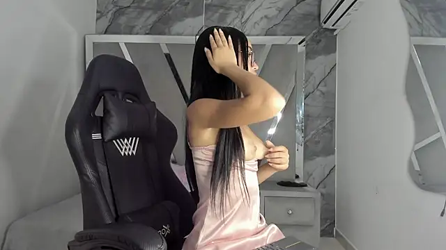 Mia petite01 online show from 13, 4, 2026