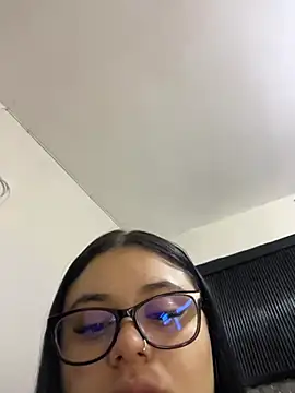 Snapshot of alissonfernandez_ chatting on 6, 5, 2026 alissonfernandez online show from 6, 5, 2026