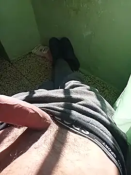 Snapshot of MrTamburine22 chatting on 28, 11, 2025 MrTamburine22 online show from 28, 11, 2025