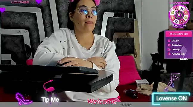 Salome Moonn online show from 6, 3, 2025