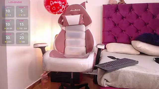 NAOMI WINDSOR online show from 17, 2, 2025