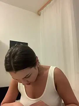 Snapshot of MiraMiss chatting on 23, 4, 2026 MiraMiss online show from 23, 4, 2026