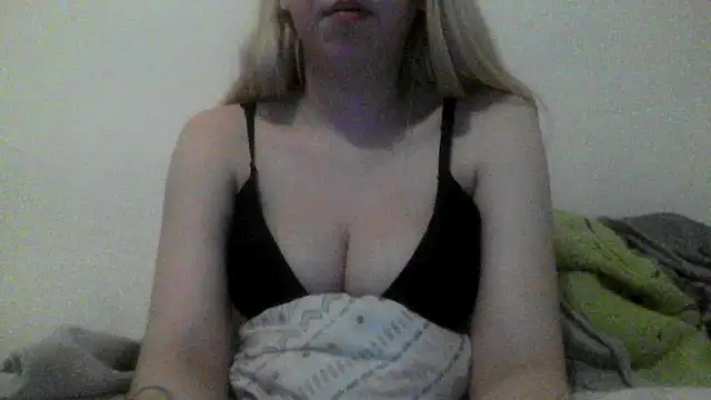Snapshot of bunnyamy chatting on 1, 1, 2025 bunnyamy online show from 1, 1, 2025