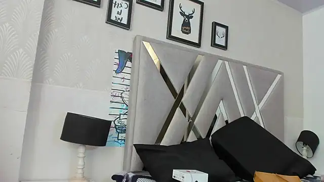 Queenjenn   online show from 25, 1, 2025