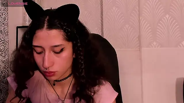 Queenjenn   online show from 2, 3, 2025