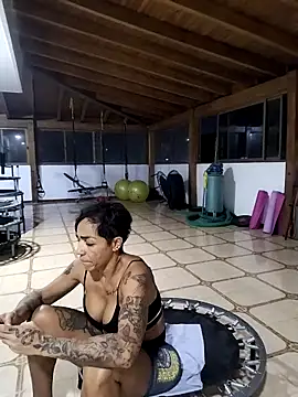 Snapshot of Alison_fitness chatting on 22, 10, 2025 Alison fitness online show from 22, 10, 2025