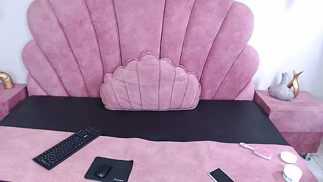 Candy Bony online show from 4, 1, 2025