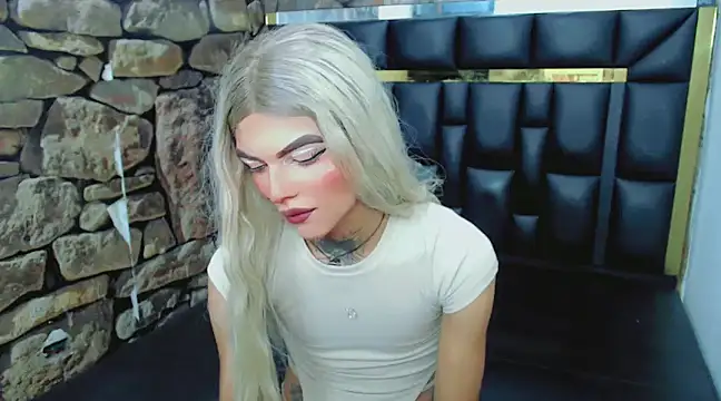 Snapshot of Luna_and_valery chatting on 25, 1, 2025 Luna and valery online show from 25, 1, 2025