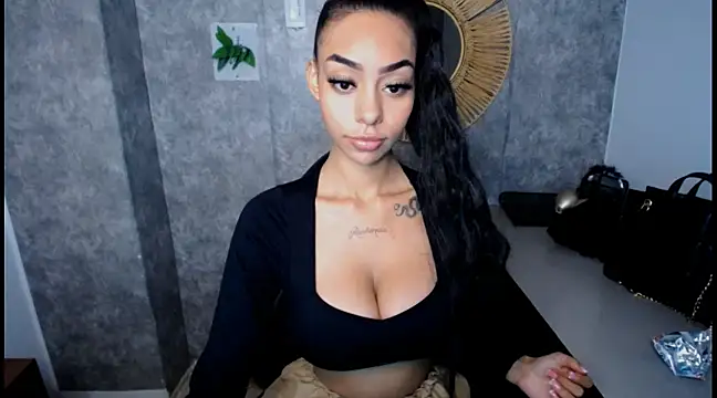 Snapshot of Tiffanny chatting on 11, 2, 2025 Tiffanny online show from 11, 2, 2025