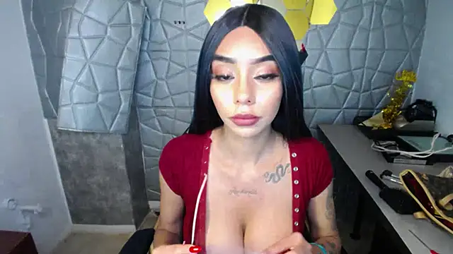 Snapshot of Tiffanny chatting on 5, 3, 2025 Tiffanny online show from 5, 3, 2025