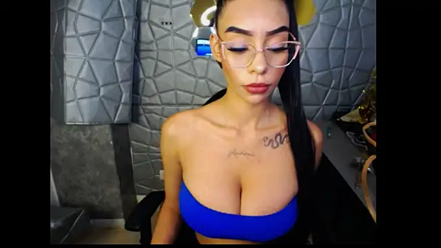 Snapshot of Tiffanny chatting on 6, 3, 2025 Tiffanny online show from 6, 3, 2025