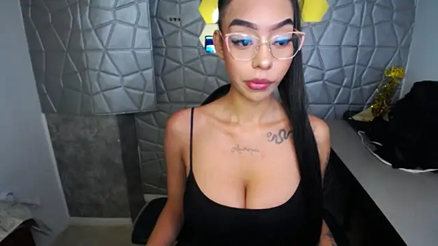 Snapshot of Tiffanny chatting on 7, 3, 2025 Tiffanny online show from 7, 3, 2025