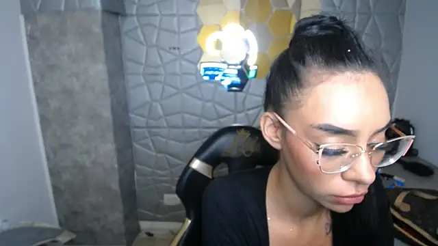 Snapshot of Tiffanny chatting on 13, 3, 2025 Tiffanny online show from 13, 3, 2025