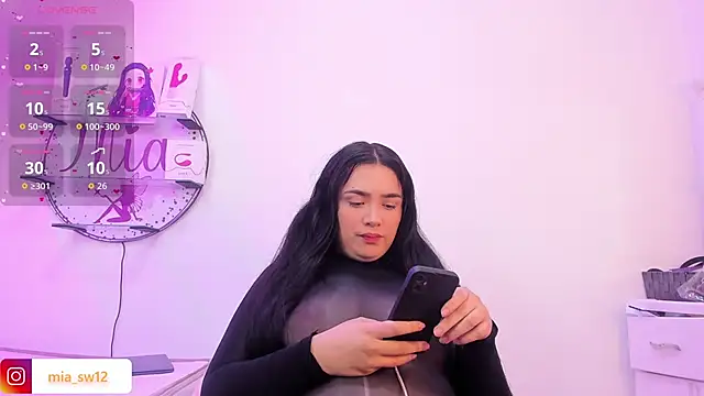 mia johns  online show from 25, 10, 2025