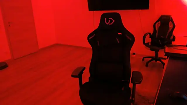 Snapshot of Georg1800 chatting on 4, 4, 2026 Georg1800 online show from 4, 4, 2026