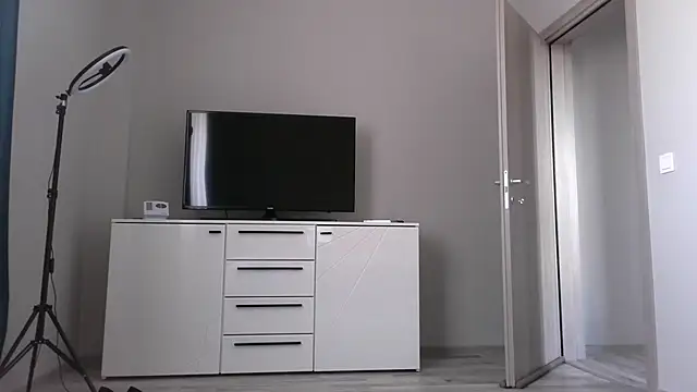 Antonia 1313 online show from 18, 1, 2025